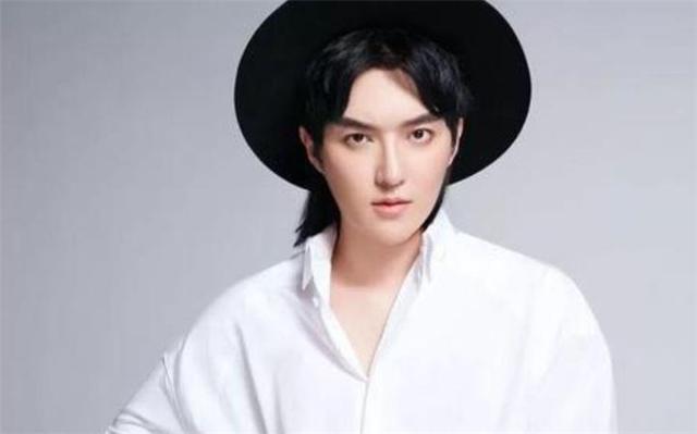 肖骁为什么那么娘 肖骁的个人资料简介 肖骁自曝眨眼睛原因