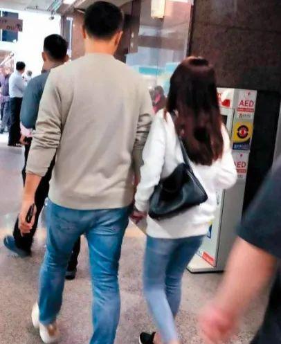 梁静茹前夫新女友被扒,曾出轨富商骚扰原配,还逼男方下跪认错
