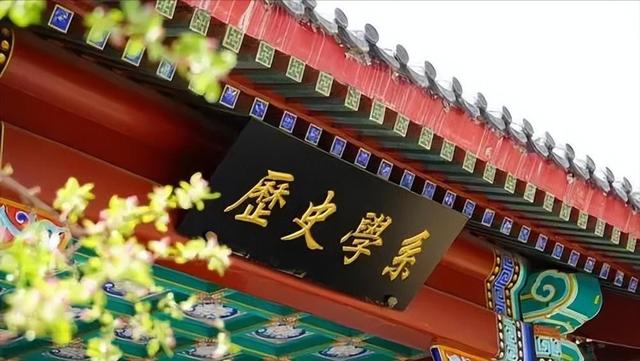 《百家讲坛》蒙曼49岁仍不结婚,朱迅问最想嫁给谁,她的回答亮了