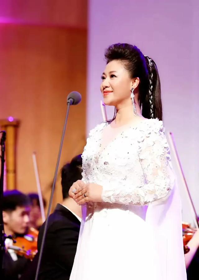 王丽达:嫁志同道合的丈夫,婚后生一子,如今咋样了?