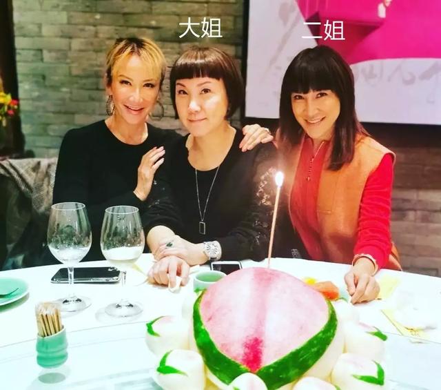 回顾李玟48年:父亲早逝,妈妈曾是北大校花,姐姐也曾因离婚抑郁