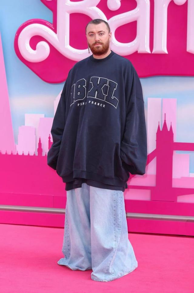 拥有风趣性格、完美身材和容貌的英国歌手 Sam Smith