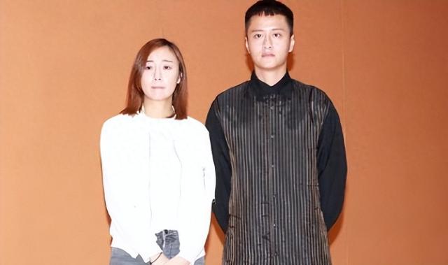 朱智贤分手后露面显憔悴，双眼浮肿像哭过，强挤笑容状态不佳