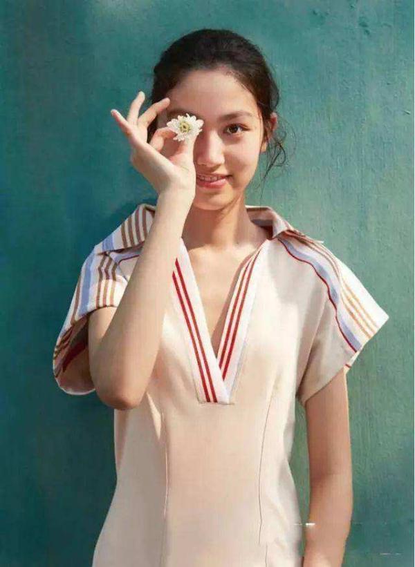 任达华女儿写真照曝光,14岁气质颜值出众,遗传妈妈的好身材