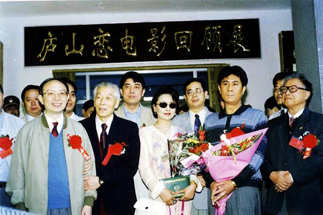 他独立执导《庐山恋》,捧红新人张瑜郭凯敏,90岁去世让人怀念
