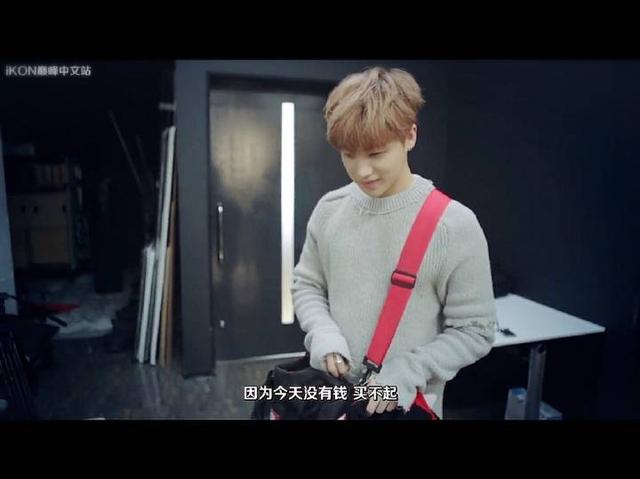 [iKON][新闻]160615 当销售员像金振焕这么可爱时，你会忍心不买吗？