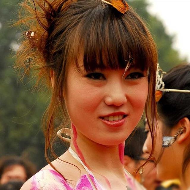 最红“裸模”张筱雨,一年拍了21套人体写真,但38岁却仍孤身一人