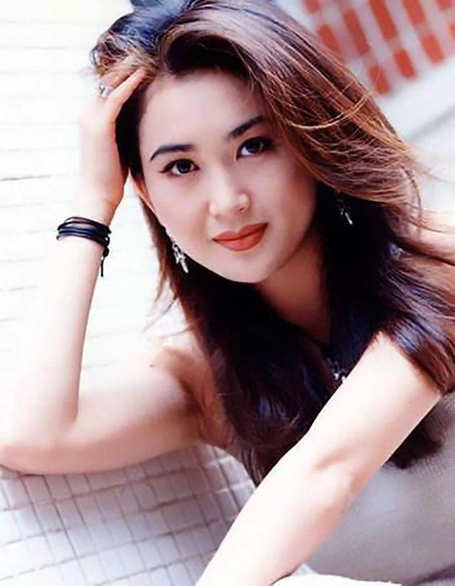 温碧霞的故事:荧幕初吻给了刘德华,被骗和吴孟达拍床戏不开心