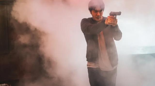 又是一部火爆新片,一上映就夺下票房冠军!
