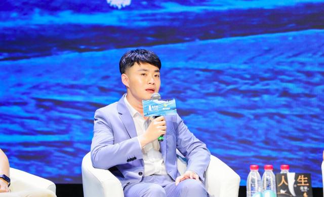 《人生海海》：面对孤独，战胜它