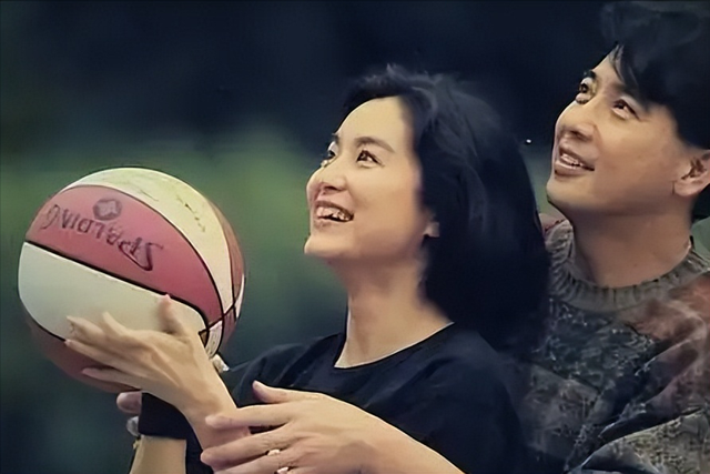 徐克称她是50年一遇美女,发哥对她一见钟情,自己感情却理不清