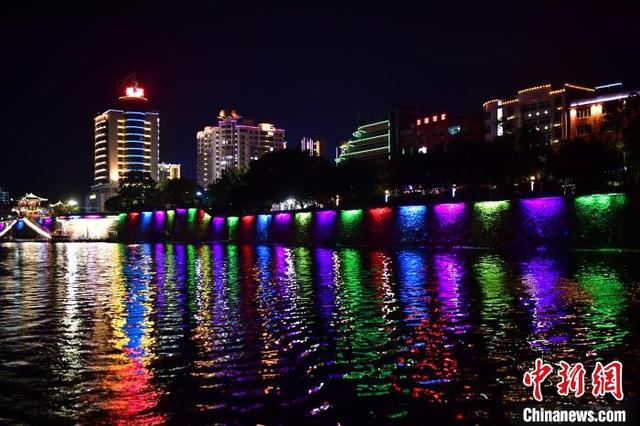 “客家祖地”福建上杭动感水景秀点亮汀江