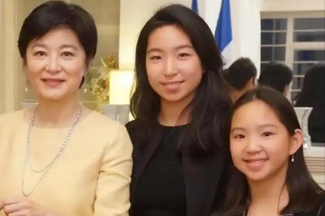 徐克称她是50年一遇美女,发哥对她一见钟情,自己感情却理不清