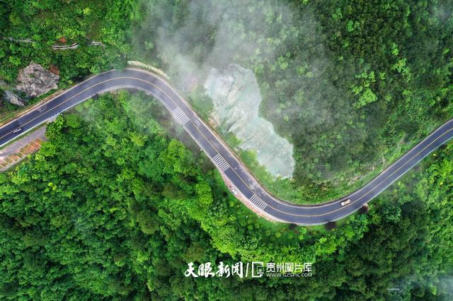 天青色等烟雨,而我在等你