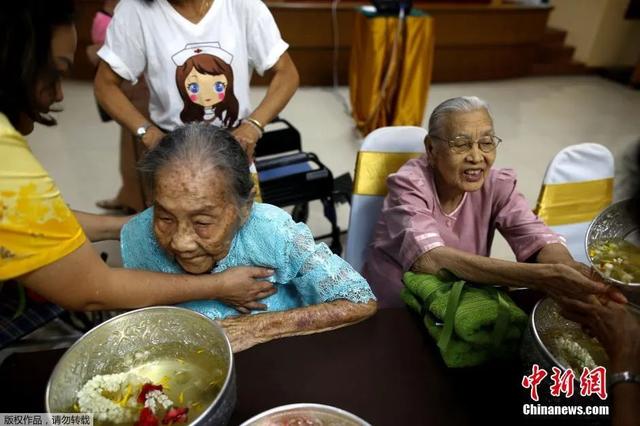 假期观影！从一部笑中带泪的泰国华裔家庭电影说起……