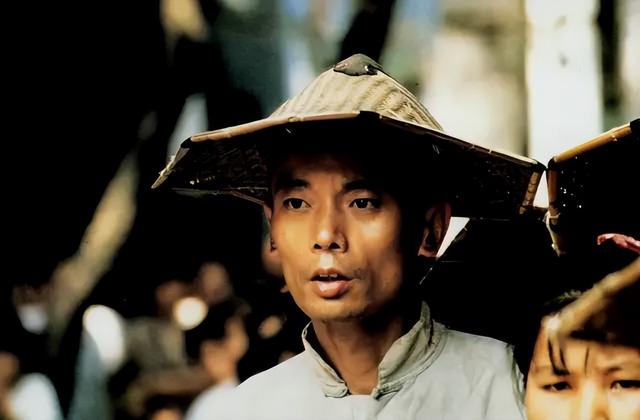 余华《活着》:心理韧性,决定了一个人能走多远!