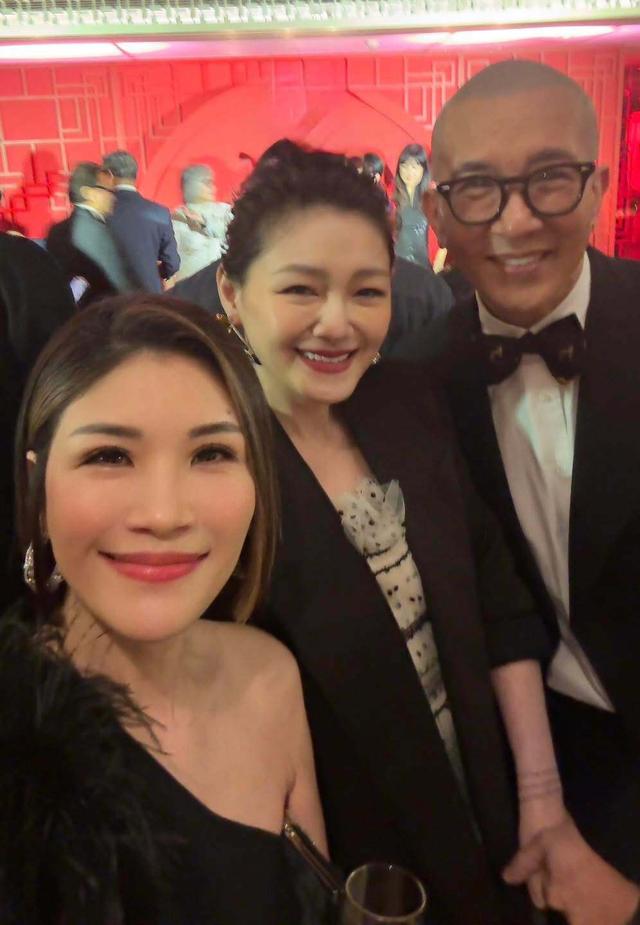 大S罕见露面,参加王伟忠女儿归宁宴,一个细节暴露她的窘迫现状