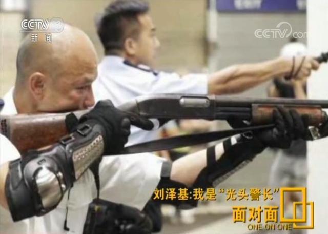 专访香港光头警长刘Sir:不到万不得已 我不会把枪指向他们