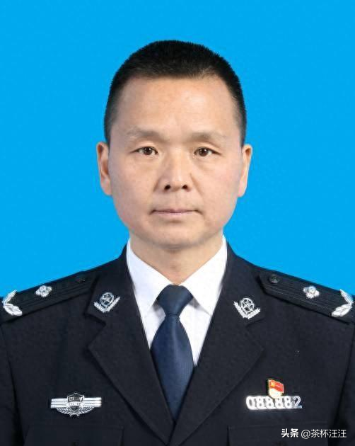 四川省雅安市公安局现任领导简介