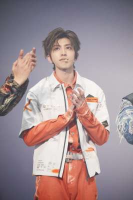 蔡徐坤身高体重(太拼184cm蔡徐坤体重仅57kg 比多数女生都瘦)