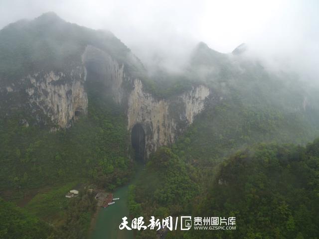 天青色等烟雨,而我在等你