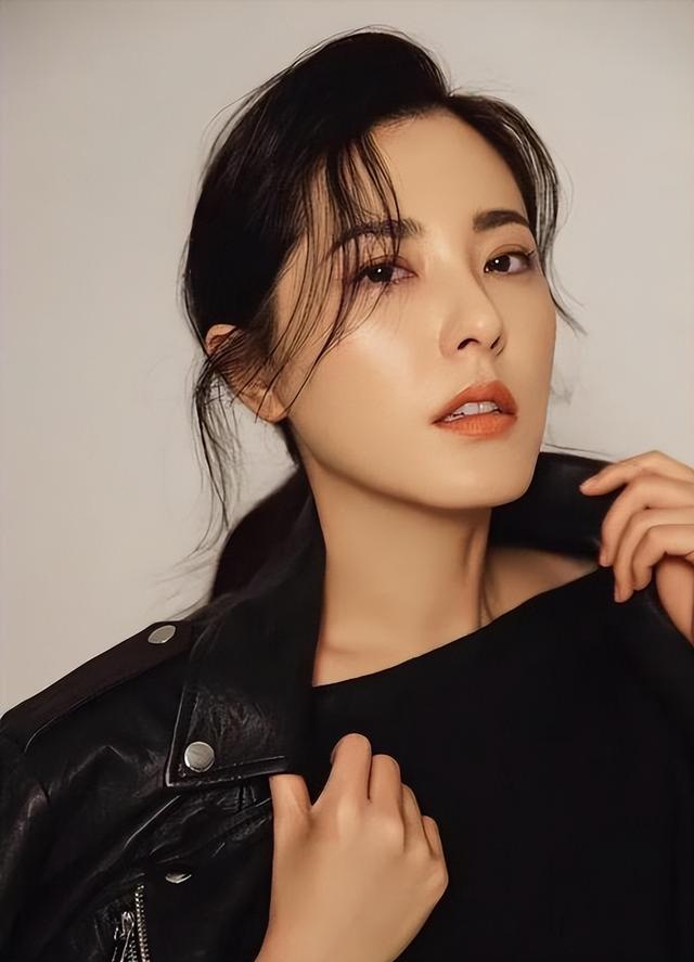越“老”越美的6位女星,年轻时平平无奇,年纪大了反而美了