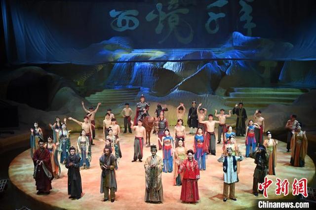 AI全景制作舞台剧《西境千年》在甘肃兰州上演