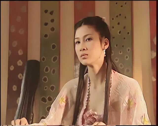 《亮剑》20年后,两位演员遗憾离世,漂亮的“秀芹”低调嫁人