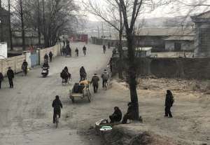 春香说(混在朝鲜（810）鼓励小伙追求朝鲜少妇)