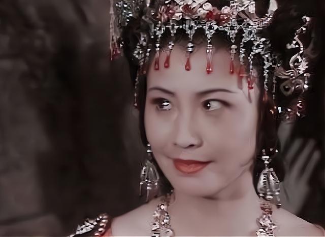 红孩儿为何没有牛犄角?牛魔王不做任何解释,铁扇公主无意间说出