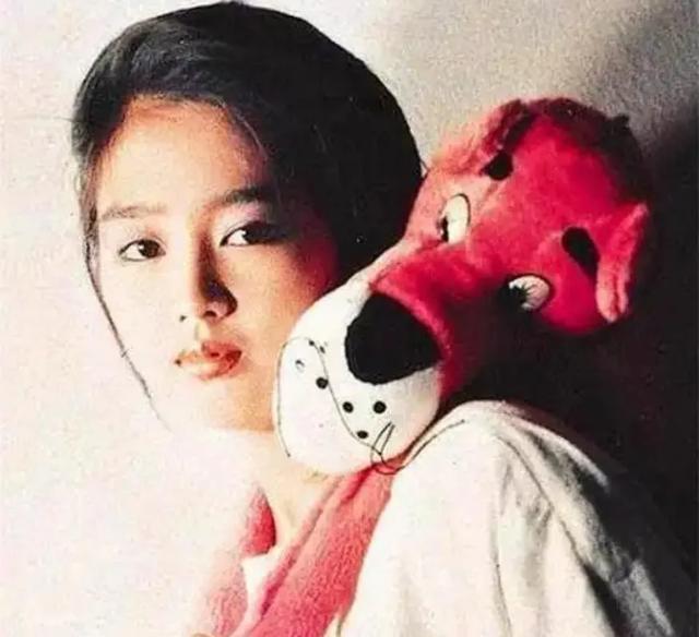 天王巨星的绝交之谜:昔日挚友,如今陌路?命运的齿轮悄然转动