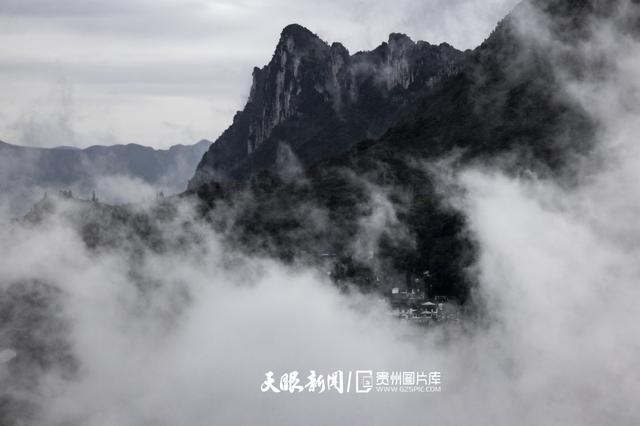天青色等烟雨,而我在等你