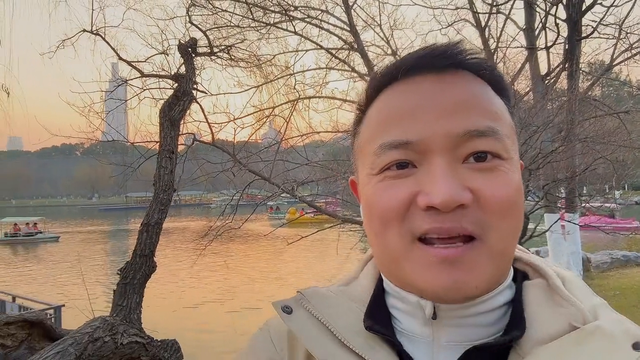 南京玄武湖就想到胡军演的朱元璋