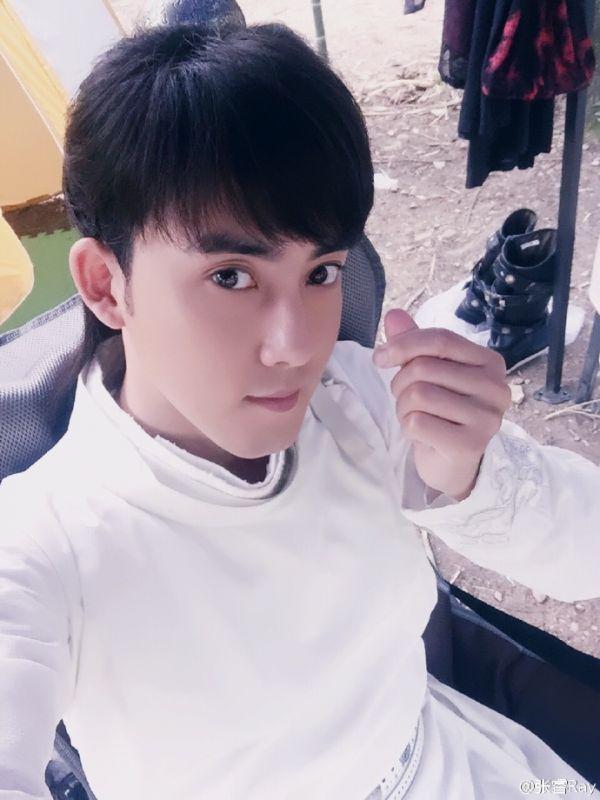 张睿承认恋情晒合照 张睿女友李若嘉个人资料微博私照