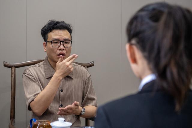 (新华全媒+)“90后”听障女孩谭婷:做点亮“无声世界”的“星星之火”