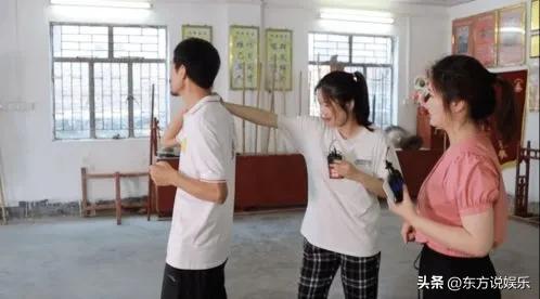 蒋璐教霞防身术:守护女性力量