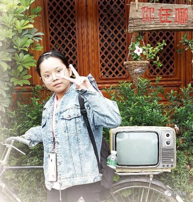 8岁女孩书法获特等奖,钢笔字认真细致有味道
