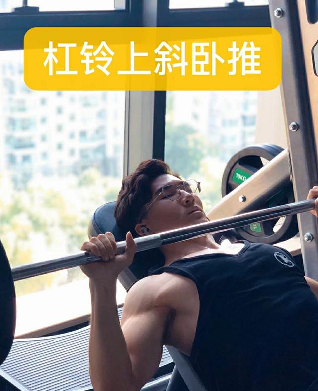 意大利猛男医生,外形酷似海王,脱下白大褂露出腹肌荷尔蒙爆棚