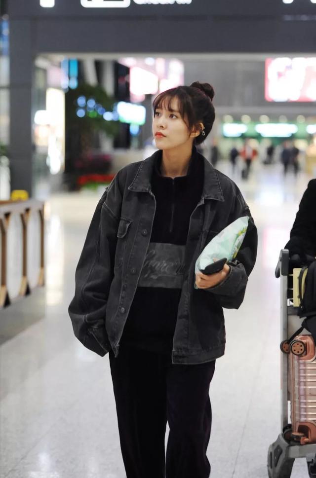 她是《恋爱先生》里抢眼的长腿精，竟然也能放下包袱扮丑耍宝？
