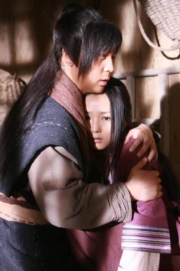 11年后再看何洁释小龙,她疑怀4胎又传婚变,他资产上亿娇妻在怀