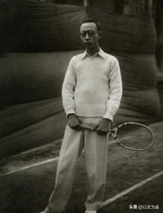 1921年，溥仪想装电话，大臣反对：谁都能和皇上说话，成何体统？