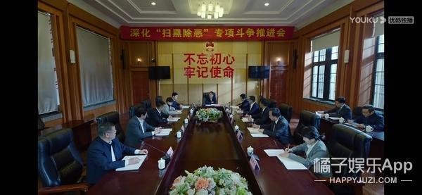 她来这部戏里念广告吗?