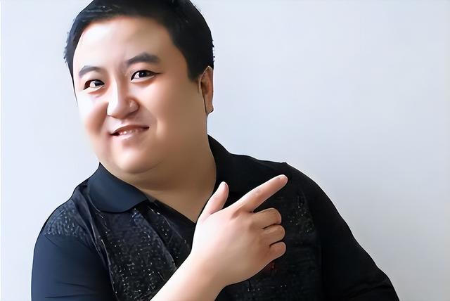 一手好牌打得稀烂！他搭档冯巩春晚一夜爆红，后却成百万诈骗犯
