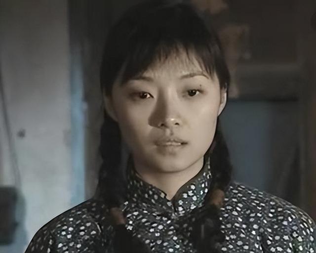 《亮剑》20年后,两位演员遗憾离世,漂亮的“秀芹”低调嫁人
