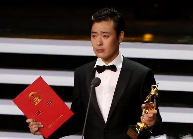 《亮剑》20年后,两位演员遗憾离世,漂亮的“秀芹”低调嫁人
