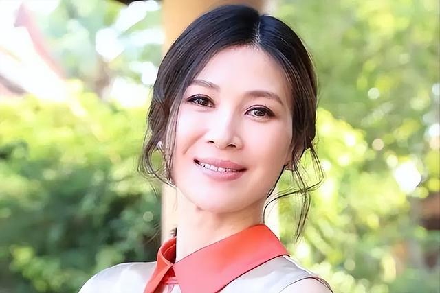 《亮剑》20年后,两位演员遗憾离世,漂亮的“秀芹”低调嫁人