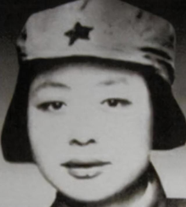 1949年,罗荣桓接前妻之女进京生活,林月琴大方送新皮袄给颜月娥