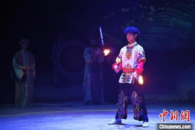 AI全景制作舞台剧《西境千年》在甘肃兰州上演