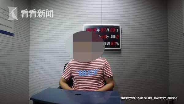 男子火车上伸“咸猪手”还拍下全过程!手机相册里全是……