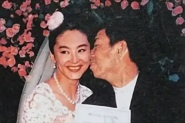 徐克称她是50年一遇美女,发哥对她一见钟情,自己感情却理不清